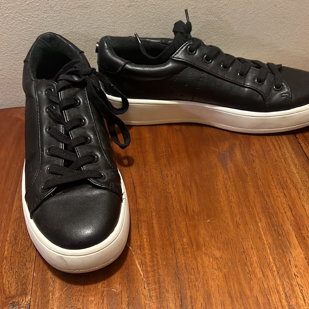 Black leather Steve Madden sneakers! - Picture 4 of 5